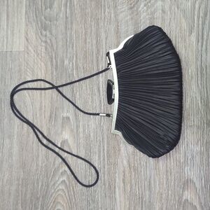 ❤️5/$25 EUC Kate Laundry Pleated Silky Feel Bag With Clasp